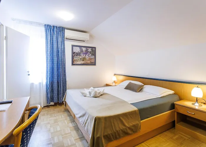 מלון Vegov Hram 3*