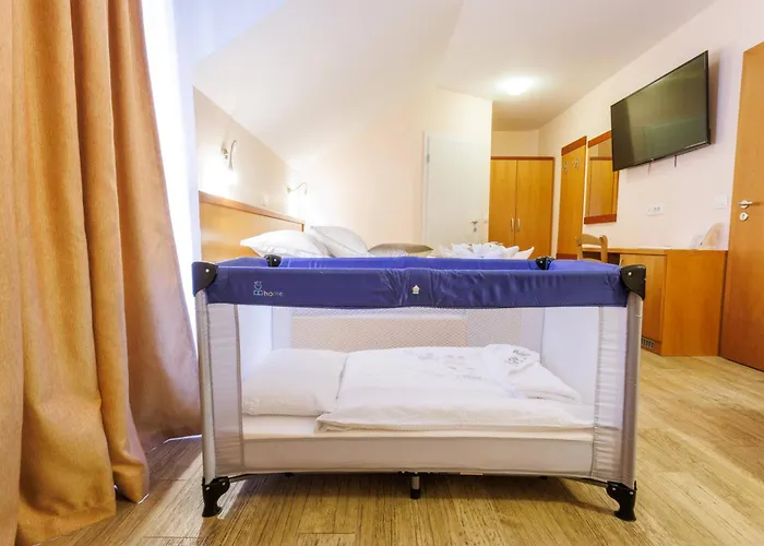 מלון Vegov Hram 3*